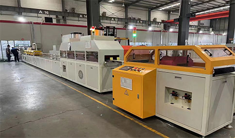 玻璃鋼拉擠工藝新變革：履帶式設(shè)備引領(lǐng)新風(fēng)向。